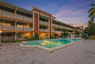 1450 NE 170th St in North Miami Beach, FL - Building Photo