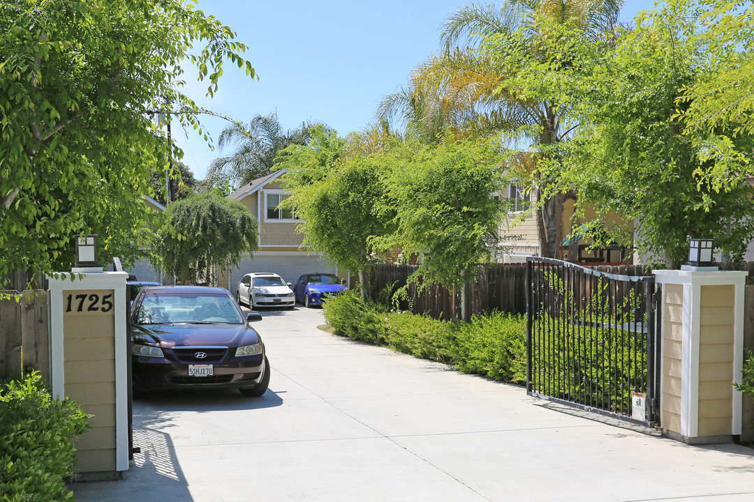 1725 S Maple St in Escondido, CA - Building Photo