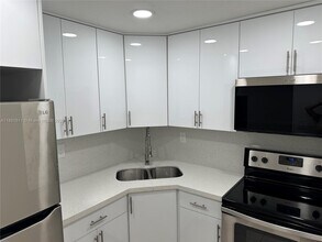 606 W 81st St in Hialeah, FL - Building Photo - Building Photo