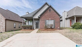 115 Charlton Ln in Calera, AL - Building Photo