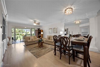 9022 Michael Cir in Naples, FL - Foto de edificio - Building Photo