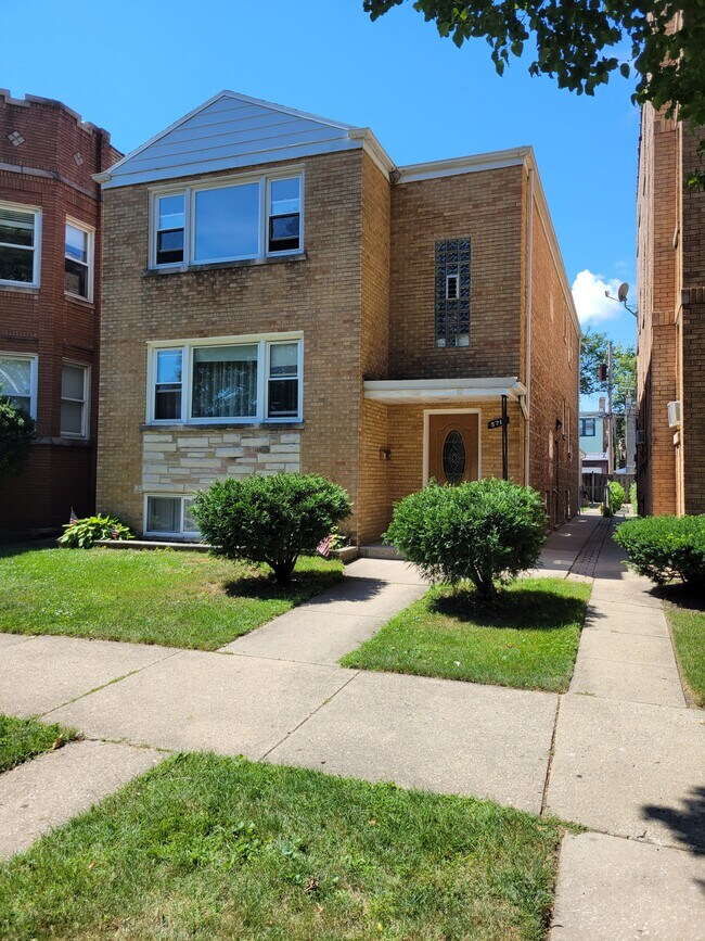 5718 N Rockwell St Rentals in Chicago, IL