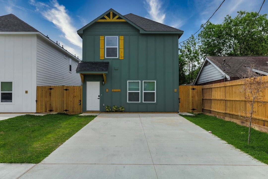 8210 Sparta St in Houston, TX - Building Photo