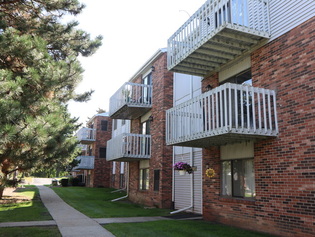 Hunter Woods Apartments in Lapeer, MI - Foto de edificio - Building Photo