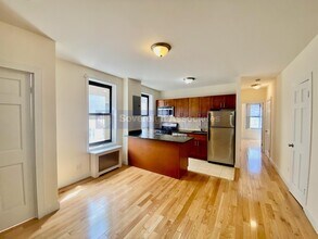 686 W 204th St in New York, NY - Building Photo - Building Photo