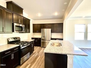 909 Aspen Pointe Trl in Zebulon, NC - Foto de edificio - Building Photo