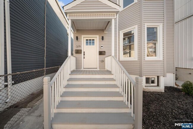 319 William St in Harrison, NJ - Building Photo - Building Photo