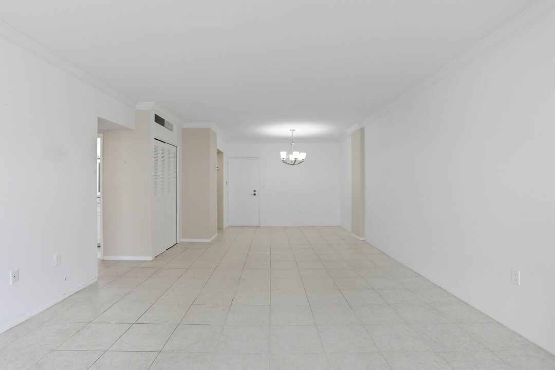 800 West Ave, Unit 506 in Miami Beach, FL - Building Photo