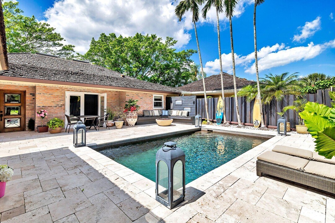 2107 Wightman Dr in Wellington, FL - Building Photo