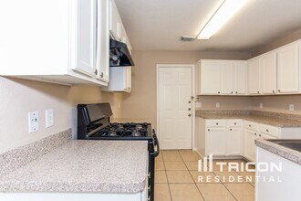 5746 Gasser Ln in Houston, TX - Building Photo - Building Photo