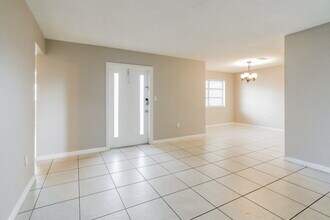 7891 NW 14th St in Pembroke Pines, FL - Building Photo - Building Photo