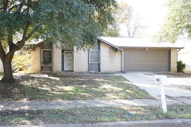 608 Hillcrest St in Mansfield, TX - Building Photo