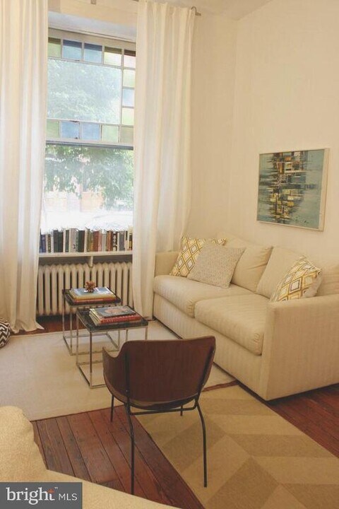 826 N Woodstock St in Philadelphia, PA - Building Photo