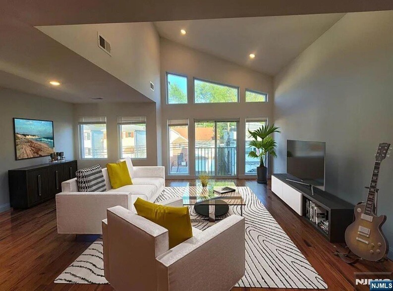 129 Brookdale Ave, Unit 2 in Newark, NJ - Building Photo