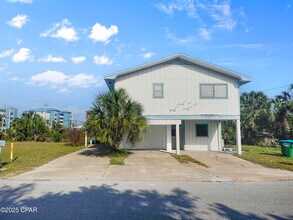 115 Twin Lakes Dr in Panama City Beach, FL - Foto de edificio - Building Photo