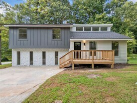 4050 Daron Ct in Ellenwood, GA - Building Photo