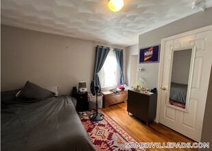 639 Somerville Ave, Unit 1 in Somerville, MA - Foto de edificio - Building Photo
