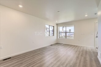 10371 E 62nd Pl in Denver, CO - Foto de edificio - Building Photo