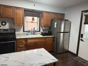 179 Kipp Ave in Elmwood Park, NJ - Building Photo - Building Photo