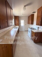 5576 Conrad Ave in San Diego, CA - Foto de edificio - Building Photo