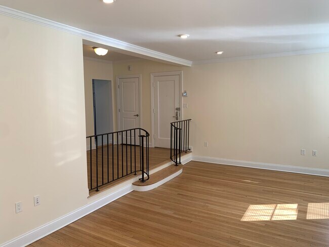 37 Auburn St, Unit 3 in Brookline, MA - Foto de edificio - Building Photo