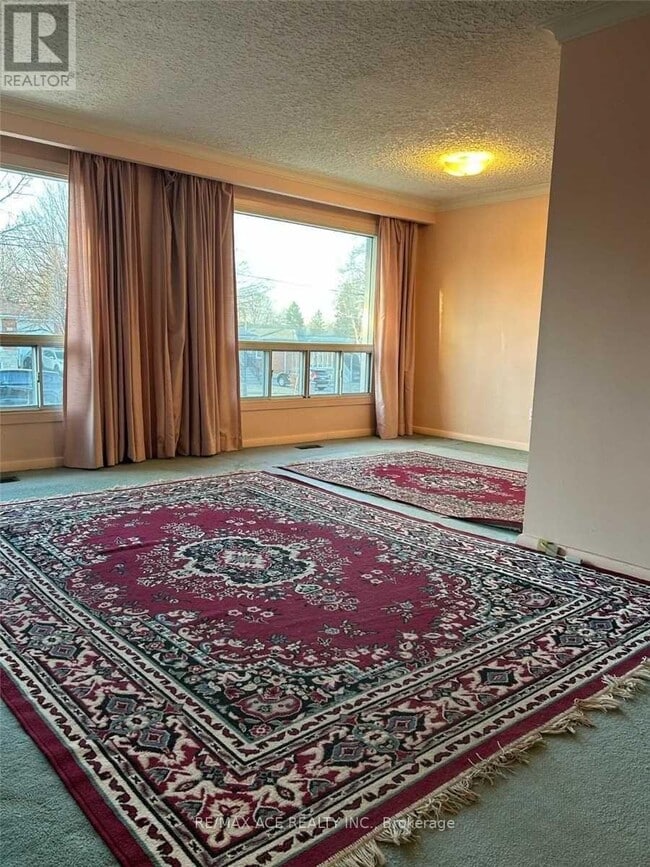 129 Confederation Dr in Toronto, ON - Building Photo - Building Photo