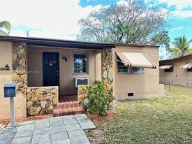 1917 Harding St in Hollywood, FL - Building Photo