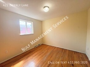 422 Brierly Ln in West Mifflin, PA - Building Photo - Building Photo