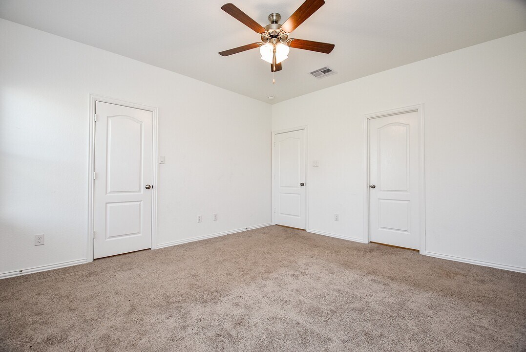 31326 Black Frst Xing in Fulshear, TX - Building Photo