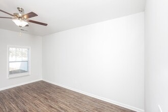 30 Paces Run, Unit 02 in Lugoff, SC - Foto de edificio - Building Photo