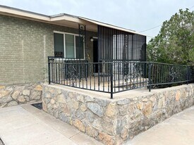 1530 Indiana St in El Paso, TX - Building Photo