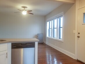 2211 W Foster Ave, Unit 3 in Chicago, IL - Building Photo - Building Photo