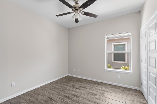 912 N Kentucky St, Unit 3 in Alton, TX - Building Photo - Building Photo