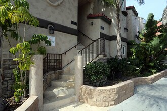 Castillos del Sur in San Diego, CA - Foto de edificio - Building Photo