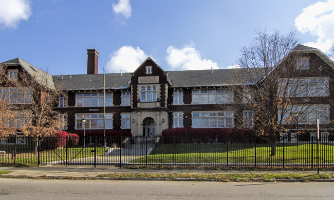 Brandeis Apartments in Louisville, KY - Foto de edificio - Building Photo