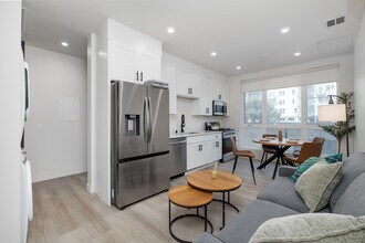 Polaris LUX in Los Angeles, CA - Foto de edificio - Interior Photo