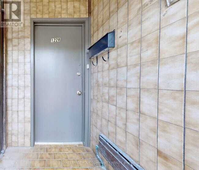 1228 King St W in Toronto, ON - Building Photo - Building Photo