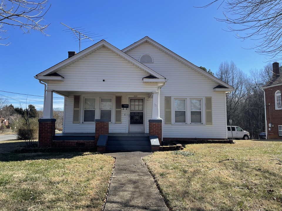 520 Valdese Ave in Morganton, NC - Building Photo