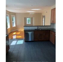19 Banks St, Unit 1 in Waltham, MA - Building Photo