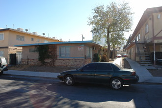 239 W Philadelphia Ave in Las Vegas, NV - Building Photo - Building Photo