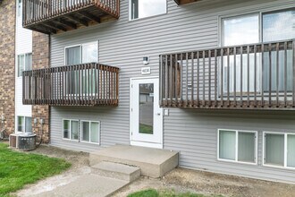 Windsor Crest Apartments in Davenport, IA - Building Photo - Building Photo