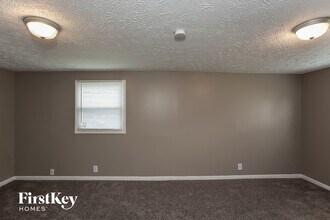 6072 Bettcher Ave in Indianapolis, IN - Foto de edificio - Building Photo