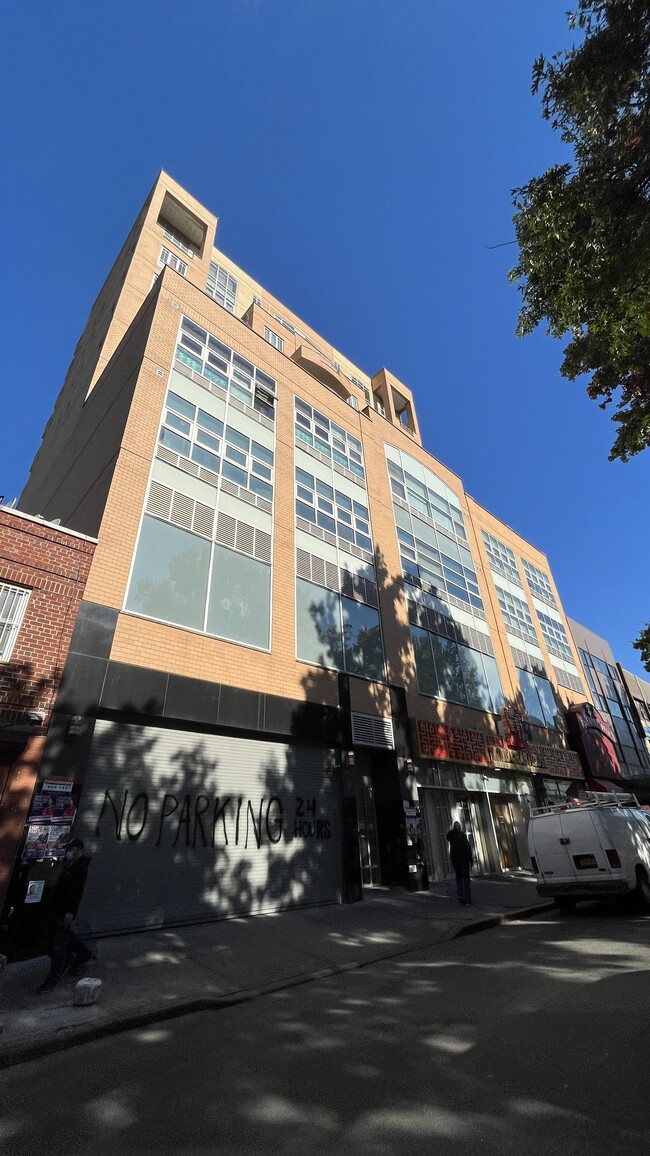 Grace Tower in Flushing, NY - Foto de edificio - Building Photo