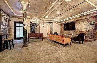 207 Madison St, Unit 7 in New York, NY - Foto de edificio - Building Photo