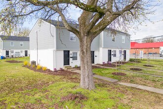 Glenwood Hill Townhomes in Richmond, VA - Foto de edificio - Building Photo