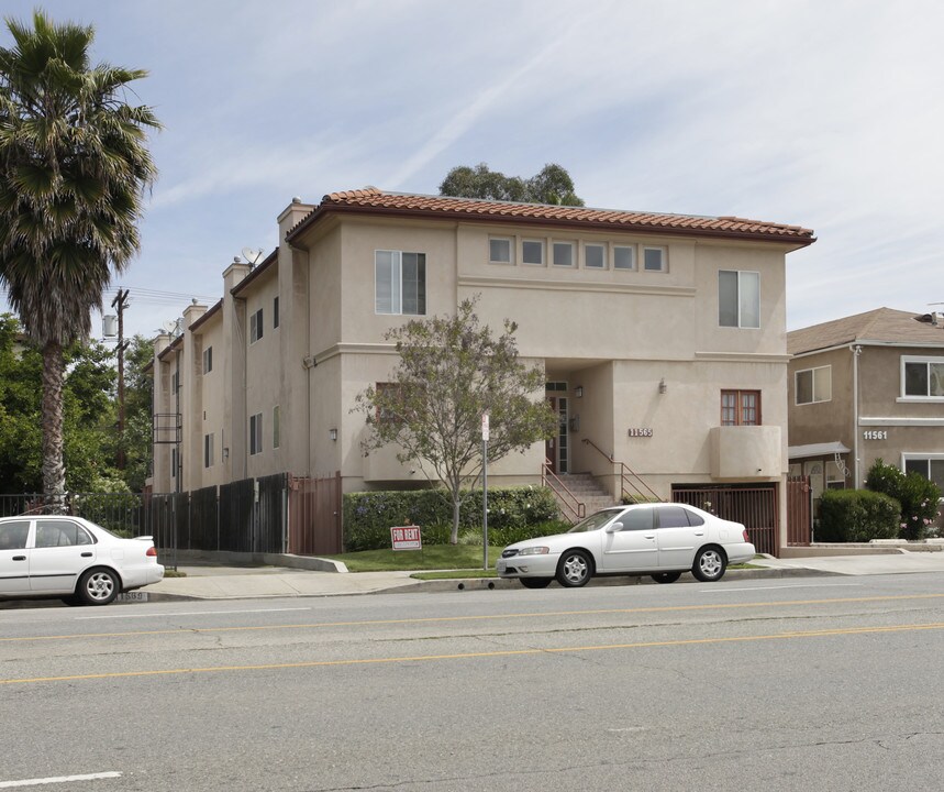 11565 Riverside Dr in North Hollywood, CA - Foto de edificio
