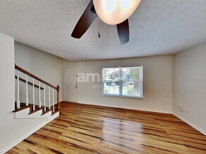 2126 Burgess Ln in Spring Hill, TN - Foto de edificio - Building Photo