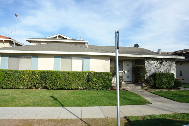 1408 Essex Way in San Jose, CA - Building Photo - Building Photo