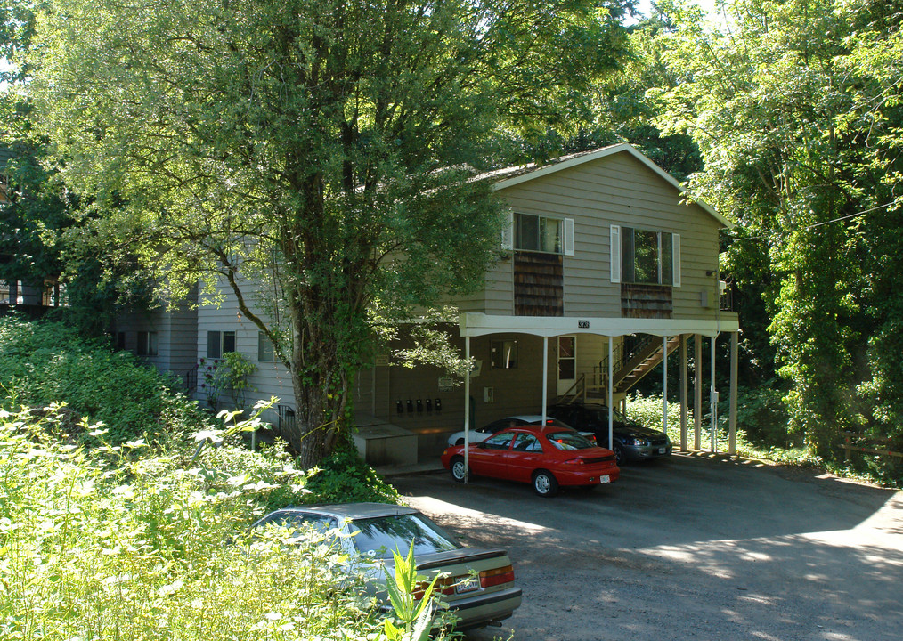 Arroya villa in Portland, OR - Building Photo