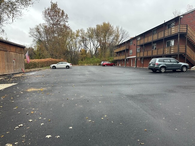 Brookside Apartments in Westfield, MA - Foto de edificio - Building Photo